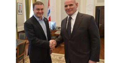 Виталий Хоценко и сенатор Российской Федерации Александр Карелин обсудили развитие спорта в Омской области