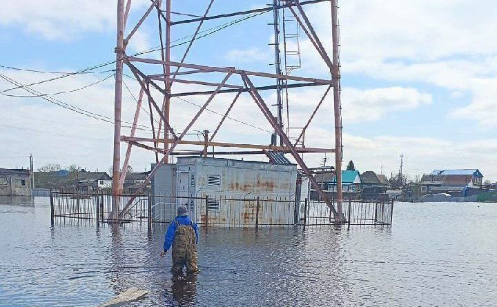 Операторы сотовой связи прикладывают максимальные усилия для сохранения связи в Усть-Ишимском районе в условиях паводка