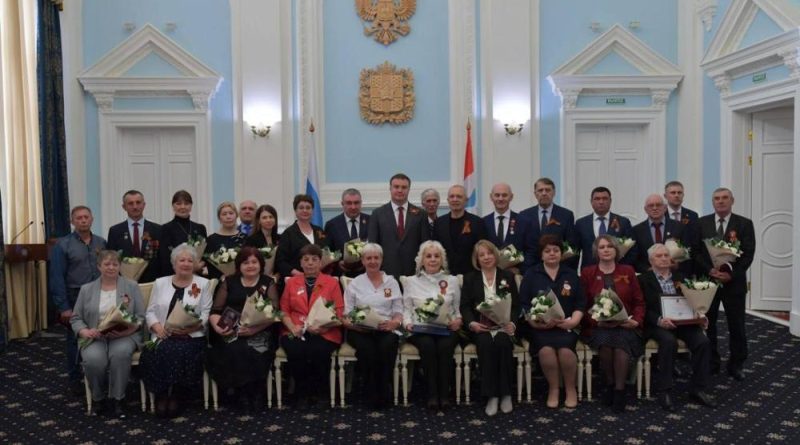 Виталий Хоценко вручил омичам государственные награды