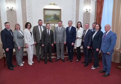 Губернатор Омской области встретился с делегаций из Республики Беларусь